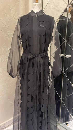 فستان سحر الدوائر السوداء