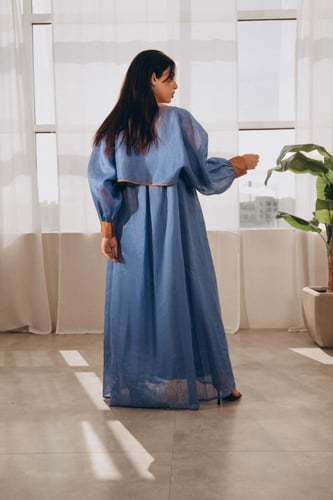 الجلابيه الأزرق مع بني