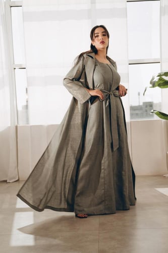 جلابيه زيتي مع دقلة تايقر