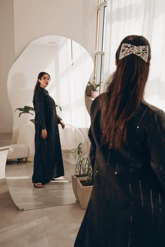 جلابيه سوداء