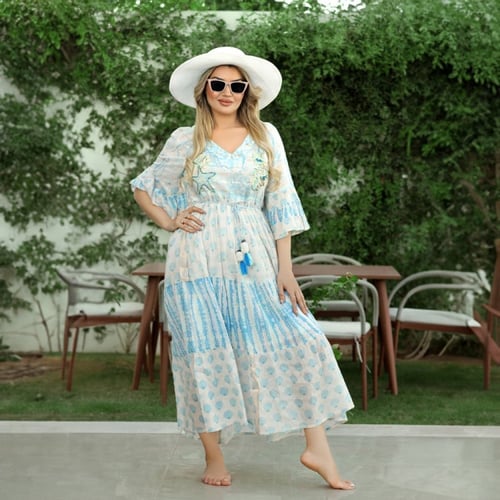 فستان أزرق فاتح مع أوف وايت صيفي