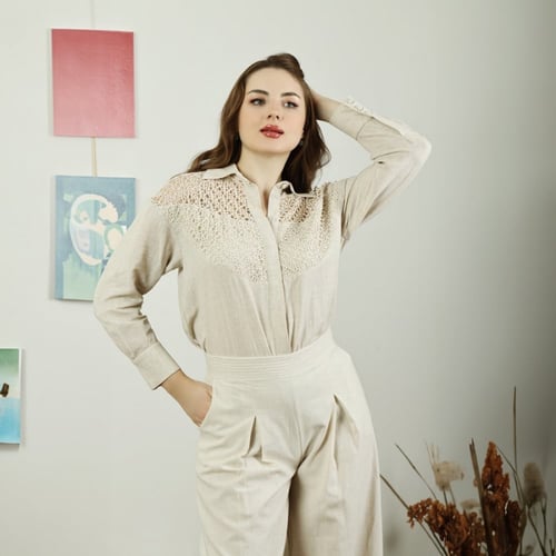 طقم بنطلون مع بلوزة لنن لون بيج من SLEEN