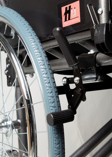 كرسي متحرك عريض رافع رجل وجوانب متحركة موديل 951BC