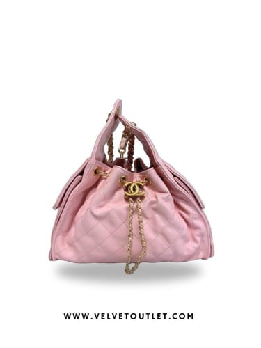 شنطة شانيل وسط