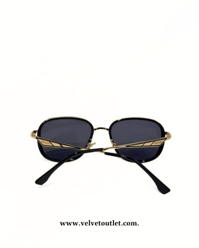 نظارة برادا