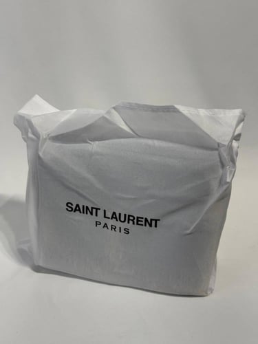 شنطة سان لوران اسود