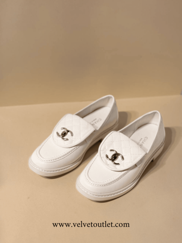 شانيل - أبيض جلد