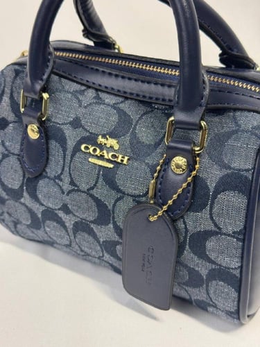 شنطة كوتش أزرق