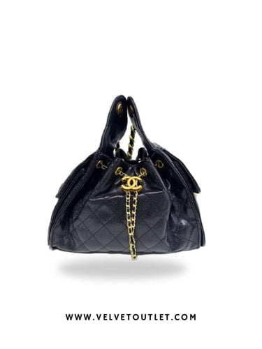 شنطة شانيل وسط