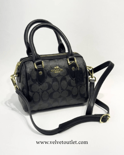 شنطة كوتش أسود