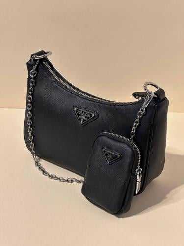 برادا - أسود