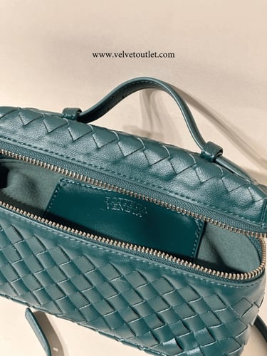 Bottega- أخضر غامق