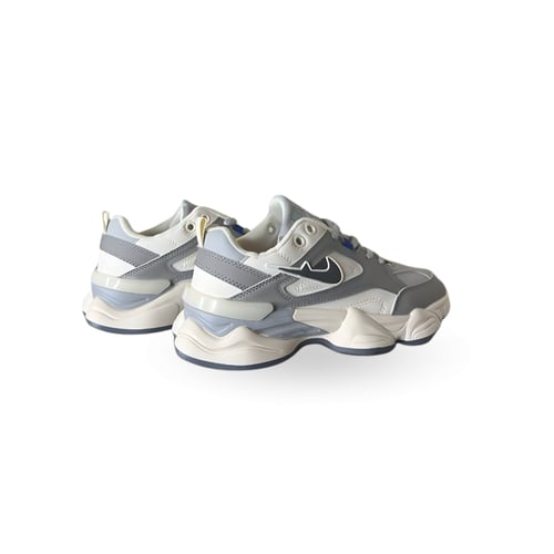 شوز NKTE اللون رمادي بيج