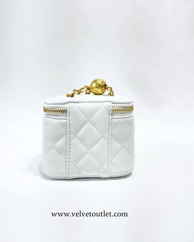 شنطة شانيل ميني أبيض