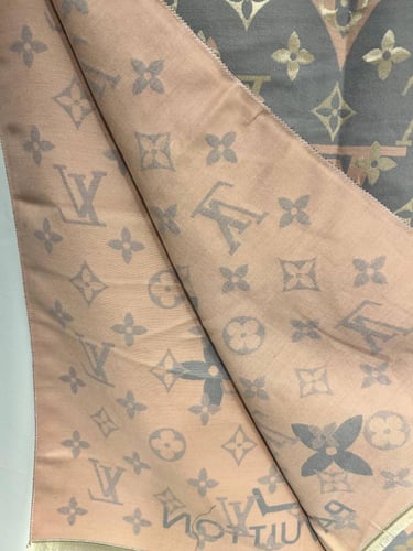 شال LV