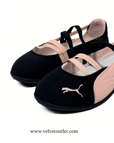 حذاء بوما أسود ووردي