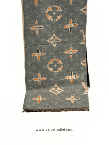 شال لويس فيتون