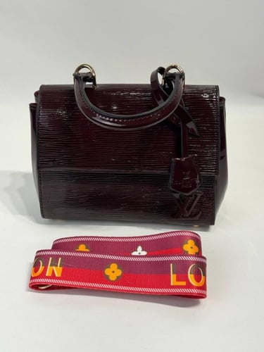 شنطة LV برغندي