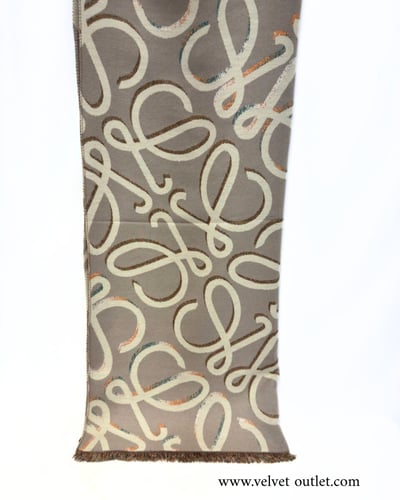 شال لويفي توفيس