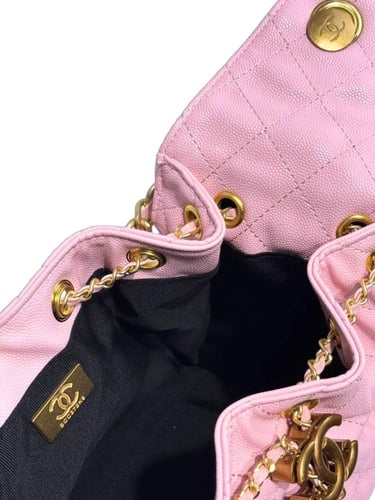 شنطة شانيل وسط