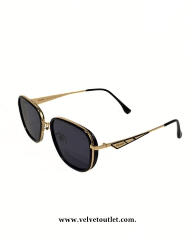 نظارة برادا