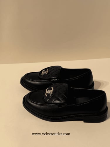 شانيل- أسود بذهبي