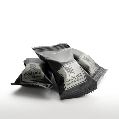 تمر بالشوكولاته وحشوة كريمة التوت