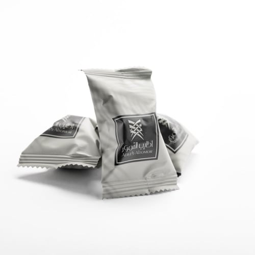 تمر سكري محشي بكريمة اللوتس