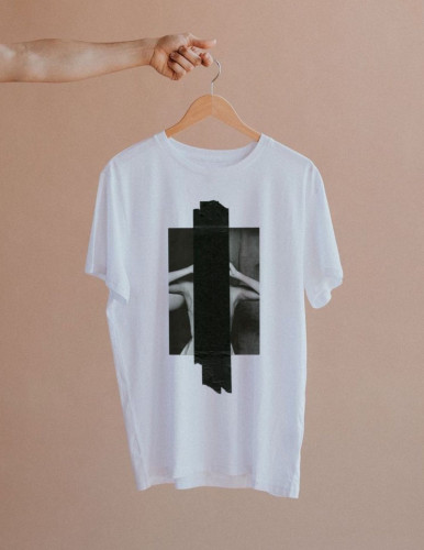 تيشيرت بتصميم غريب