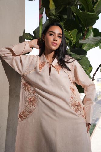 A kharbi jellabiya with distinctive embroidery on the neck and sides