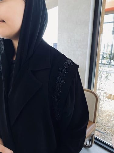 عباية رسمية بشك يدوي من الاكتاف
