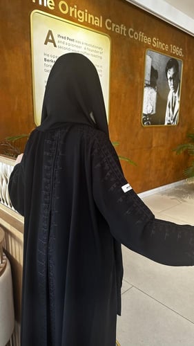 عباية مطرزة