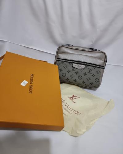 شناط LV