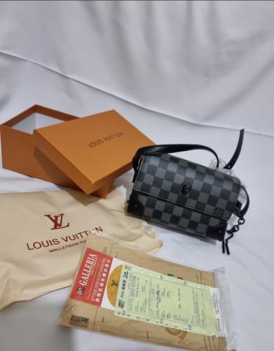 شناط LV