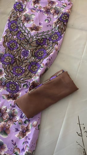 حرير اندنوسي مطرز ومرصع بالكرستال مع الطرحه