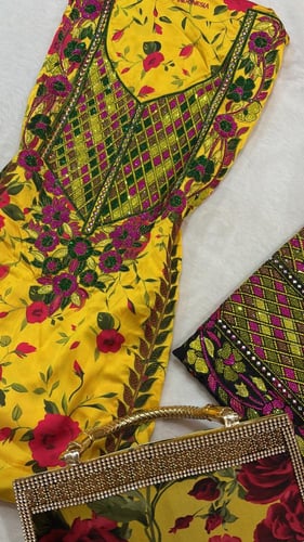 حرير ايطالي مطرز ومتروس كرستال مع الشنطه