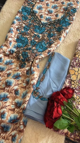 حرير اندنوسي مخرم ومطرز ومرصع بالكرستال مع الشيله