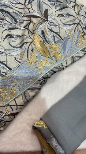 حرير ديجتال مطرز ومرصع بالكرستال مع الشيله