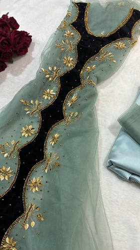 تور شغل يدوي فاخر ومخملي لتحت مع بطانه حرير ايطالي...