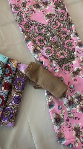 حرير اندنوسي مطرز ومرصع بالكرستال مع الطرحه