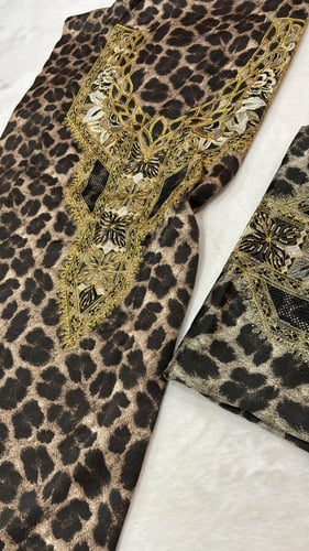 حرير اندنوسي مطرز ومرصع بالكرستال مع شيله