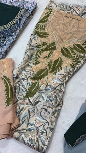 حرير ديجتال مطرز ومرصع بالكرستال مع الشيله