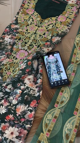 حرير ايطالي موديل التور مع الحزام مطرز ومتروس كرست...