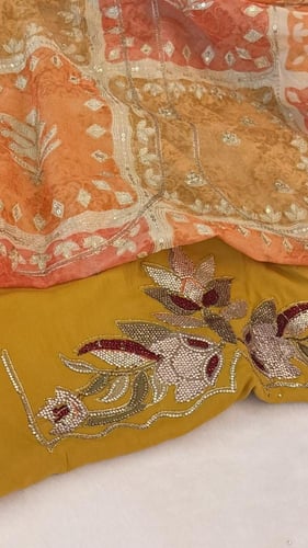 قماش اورجنزه دبل كم والتطريز الجانبي مطرز ومتروس ك...