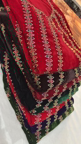 مخمل شتوي متروس كرستال ملون امام وخلف