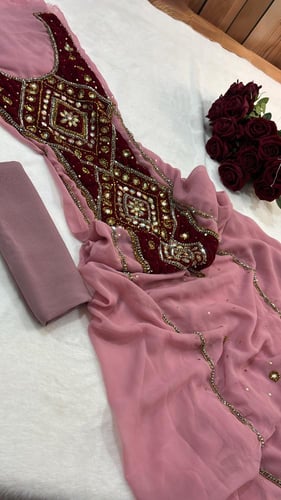 الموديل البلوشي شيفون على مخمل شغل يدوي فاخرر مع ش...