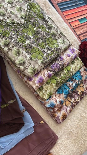 حرير اندنوسي مخرم ومطرز ومرصع بالكرستال مع الشيله