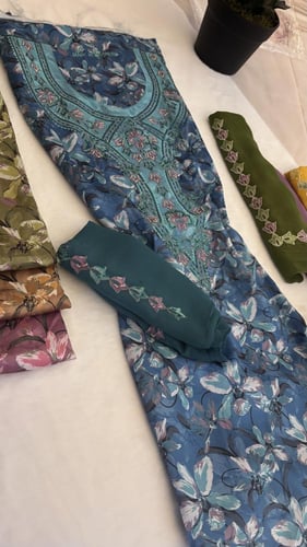 حرير ديجتال مطرز ومرصع بالكرستال مع الطرحه