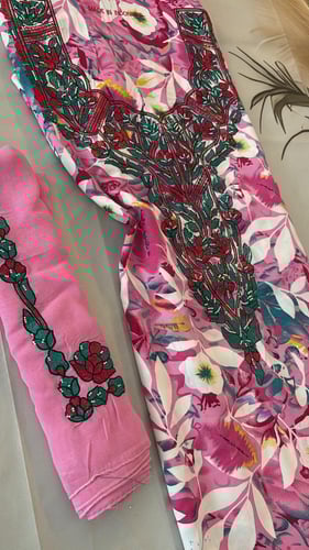 حرير اندنوسي مطرز ومرصع بالكرستال مع الطرحه