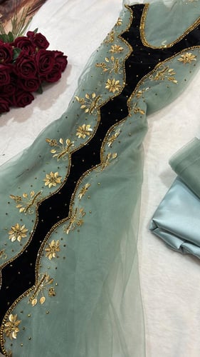 تور شغل يدوي فاخر ومخملي لتحت مع بطانه حرير ايطالي...